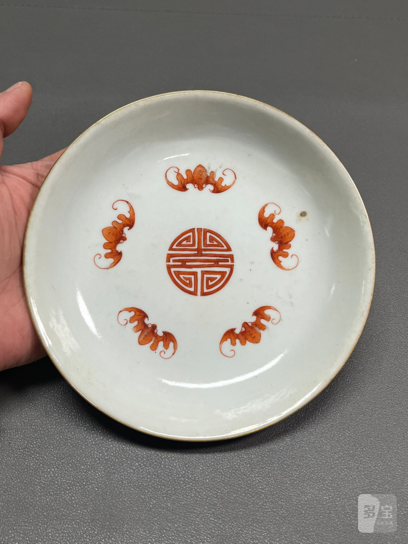 清嘉庆  矾红描金缠枝莲纹开光万寿无疆纹盘 - 图3